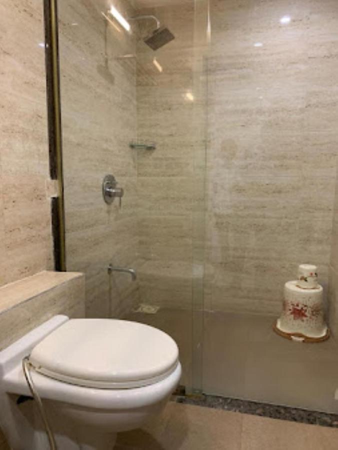 Hotel Radhe Anand Bagian luar foto